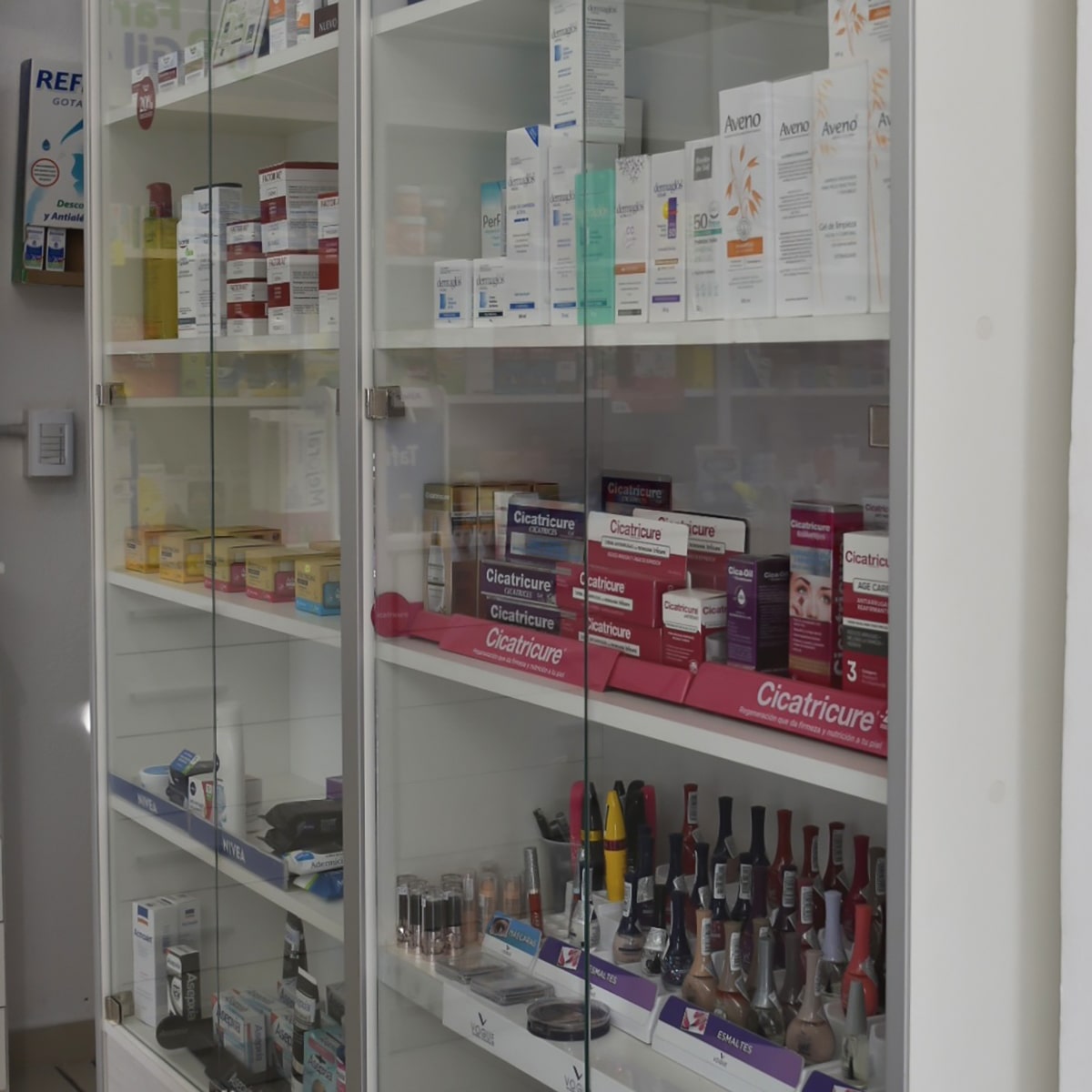 MUEBLES DE PERFUMERÍA - Imagen 4